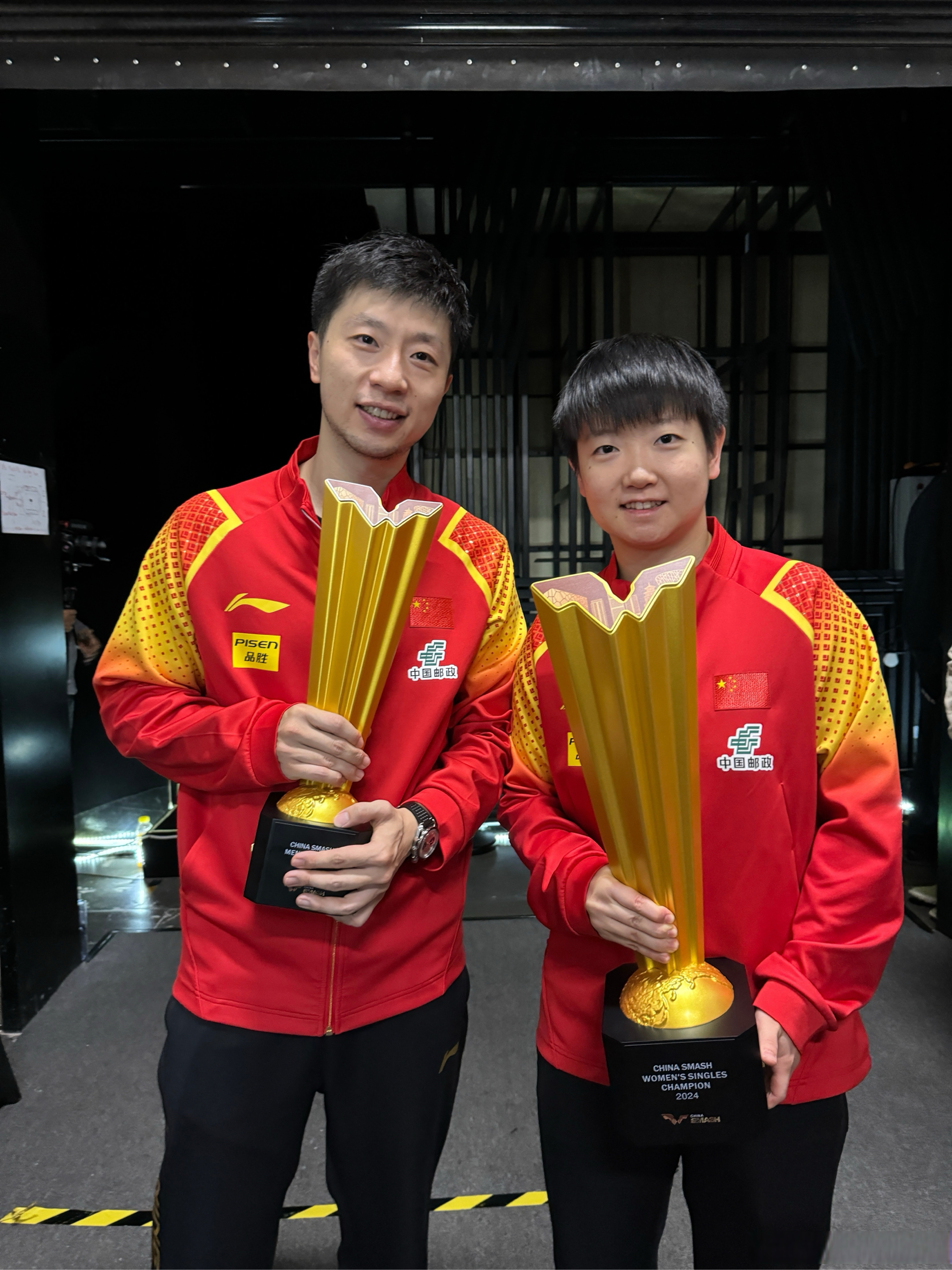 包含英勇无畏！比赛中球员们不畏艰难奋勇作战的词条