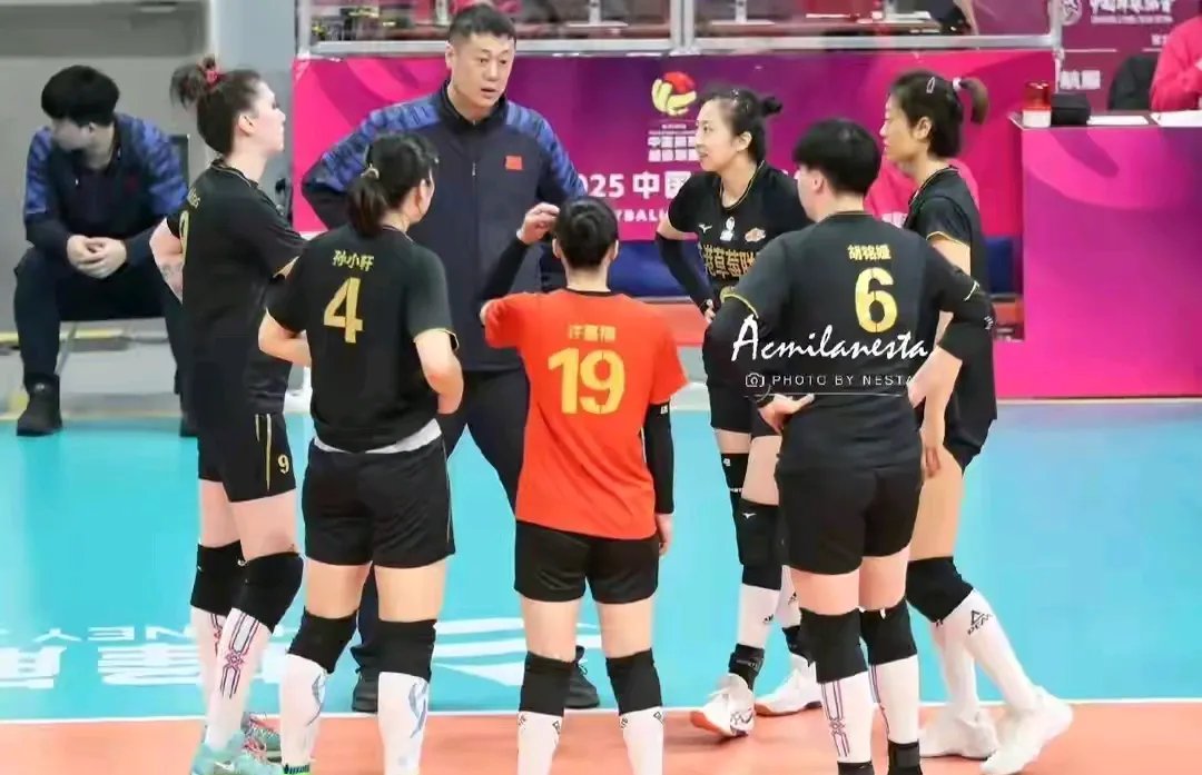 比赛中双方拼尽全力，均未松懈求胜