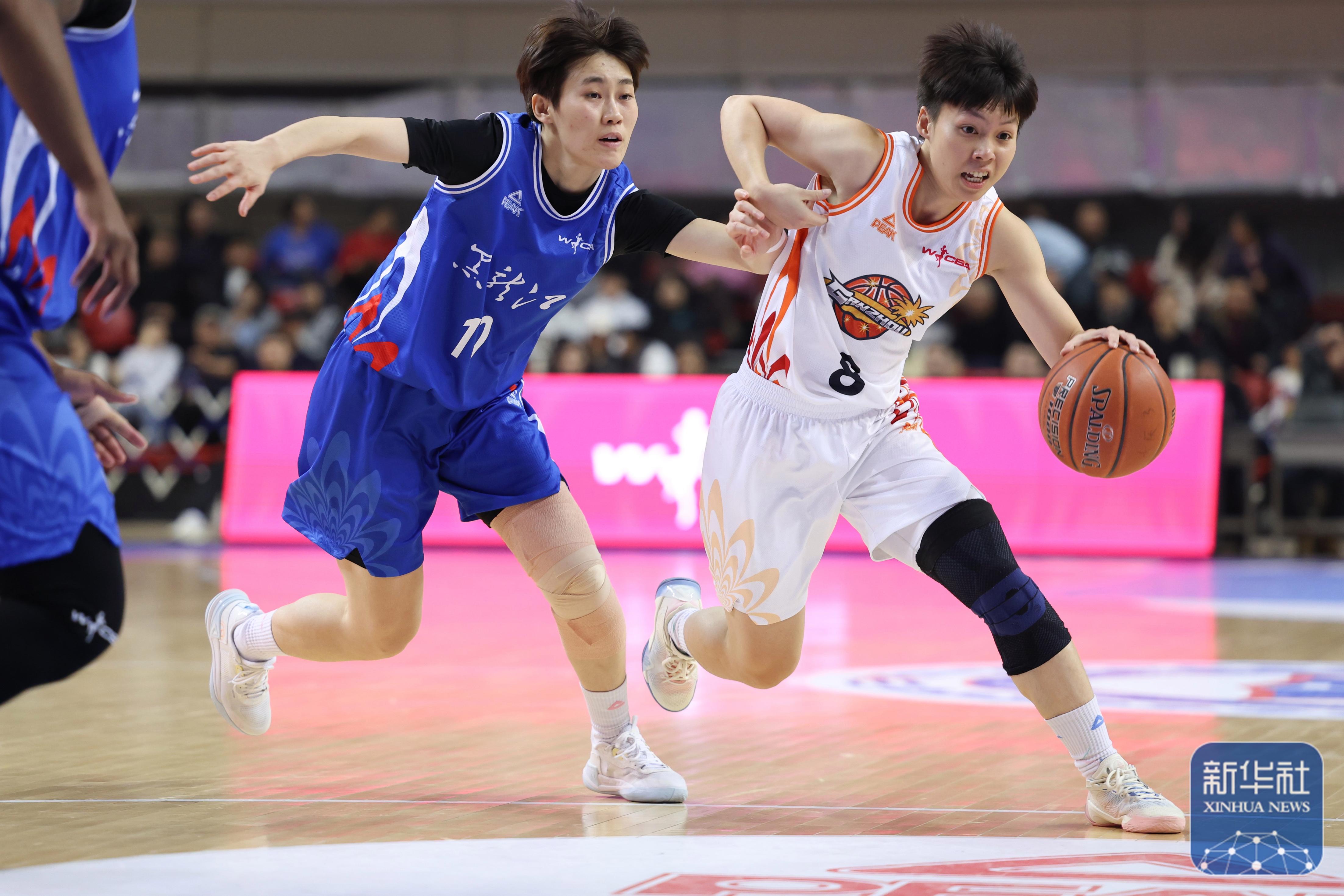 篮板争夺激烈，球队拼尽全力保护篮板的简单介绍