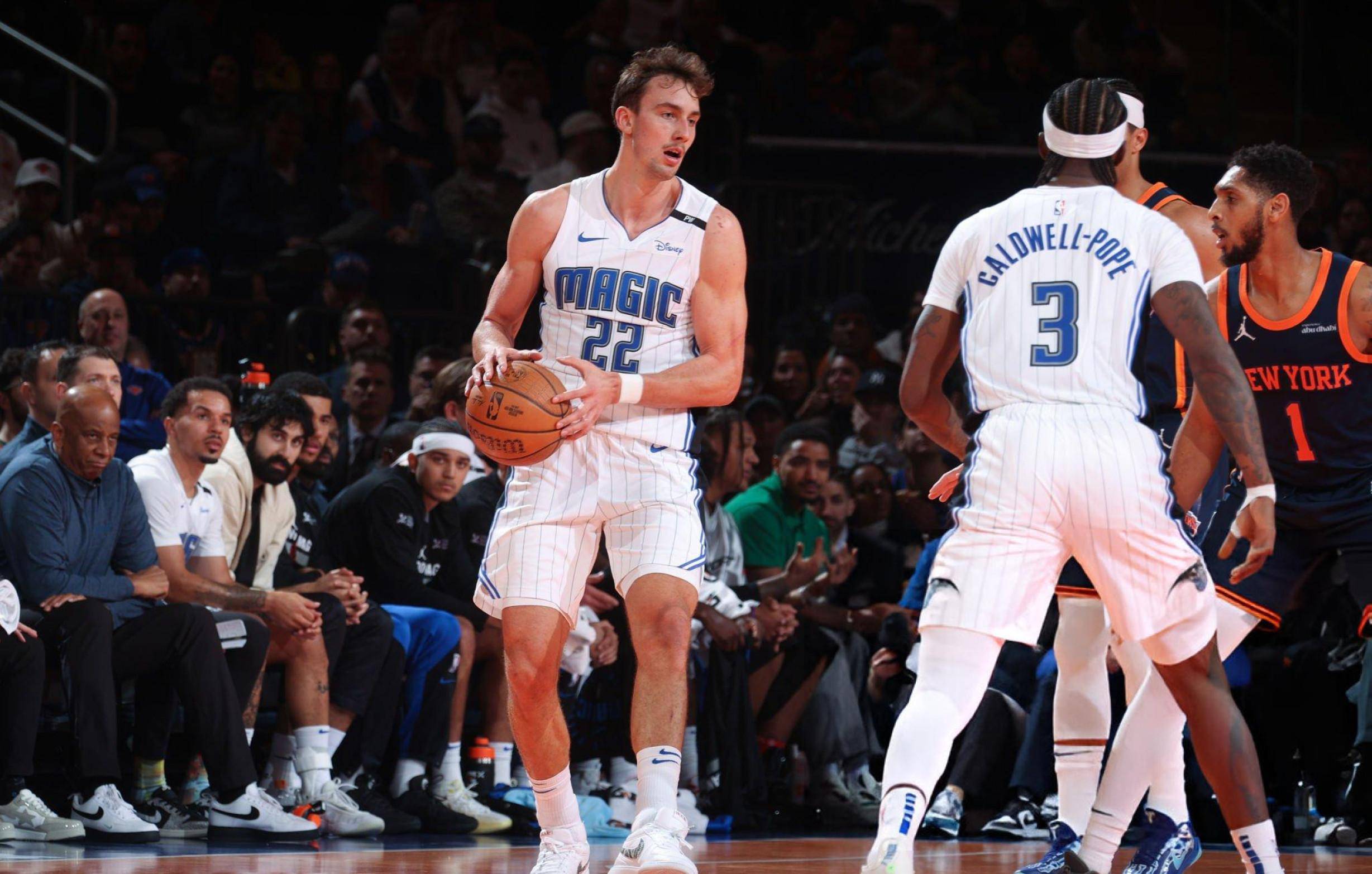 NBA东部决赛：雄鹿队夺冠迈出关键一步