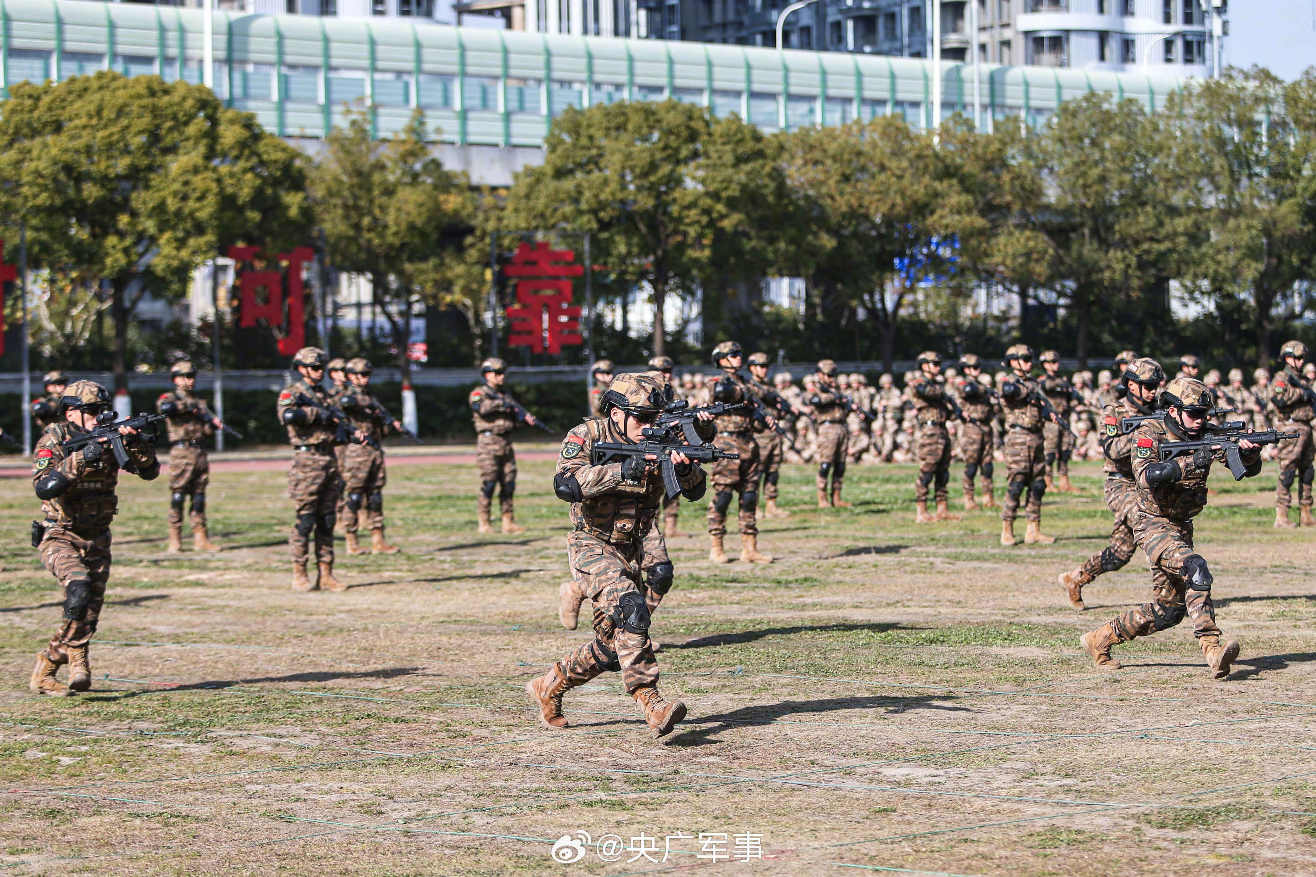 开云体育在线-心无旁骛！预选赛战队士气高涨，备战火热的简单介绍