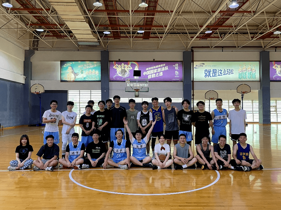 开云体育网页版-球场英雄谱写胜利新篇章，展现团队合作力量的简单介绍