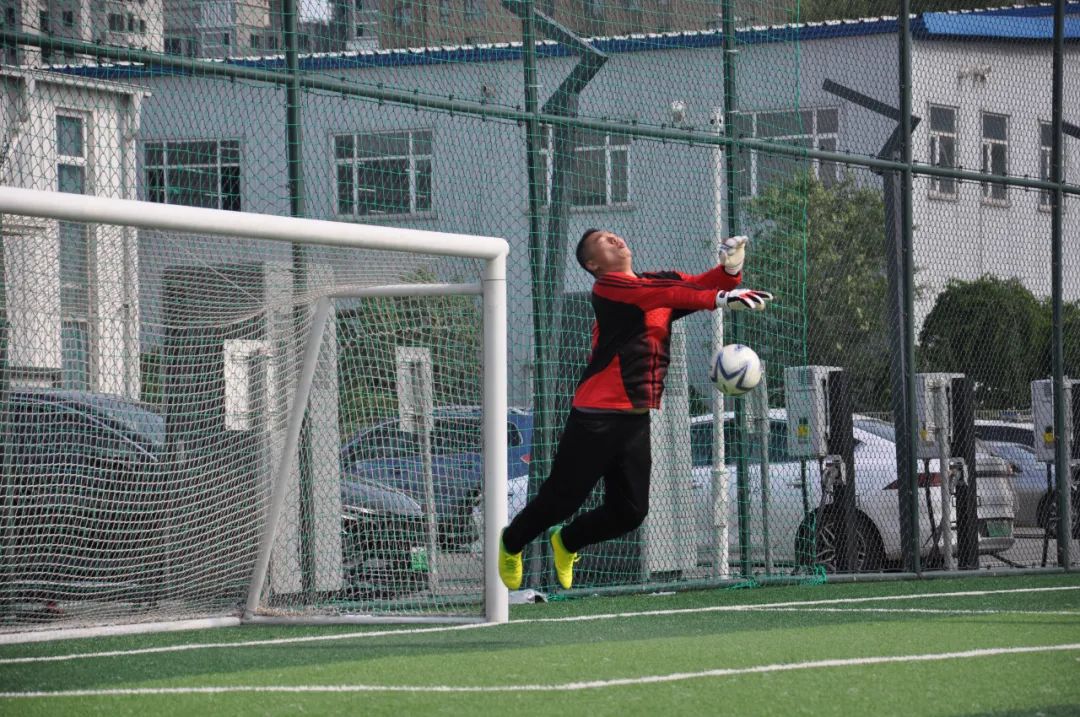 开云体育网页版入口-足球活力澎湃，球员斗志高昂，比赛场上激情澎湃的简单介绍