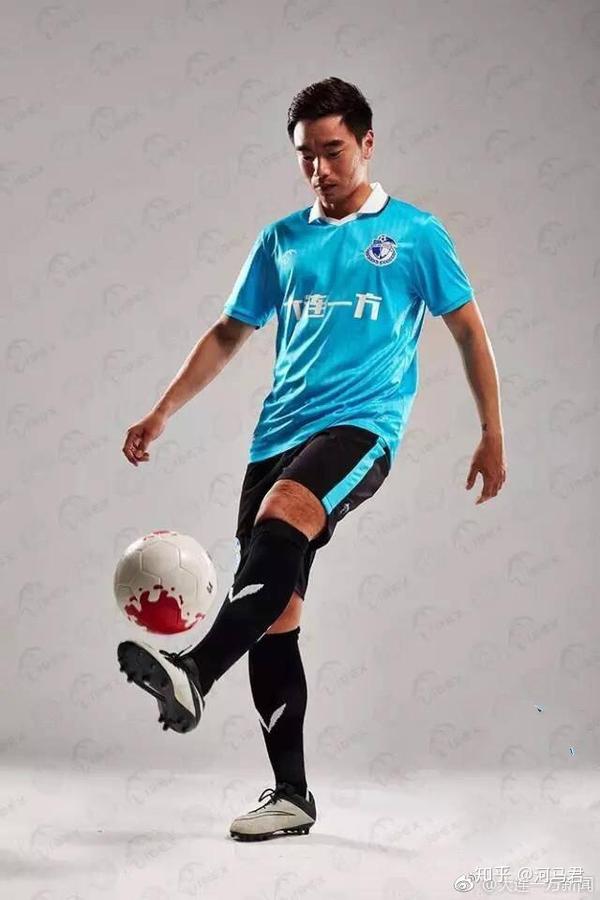 大连一方实力逐渐崭露头角，如何在球场上展现出顽强的斗志？