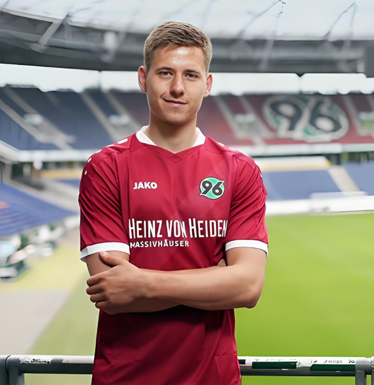 沙尔克球员荣誉无限，队员精神面貌焕发