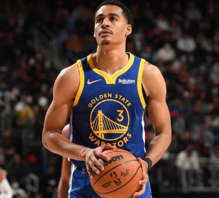 开云体育官网-沃尔夫斯堡阵容调整巧妙，连胜势头如虹