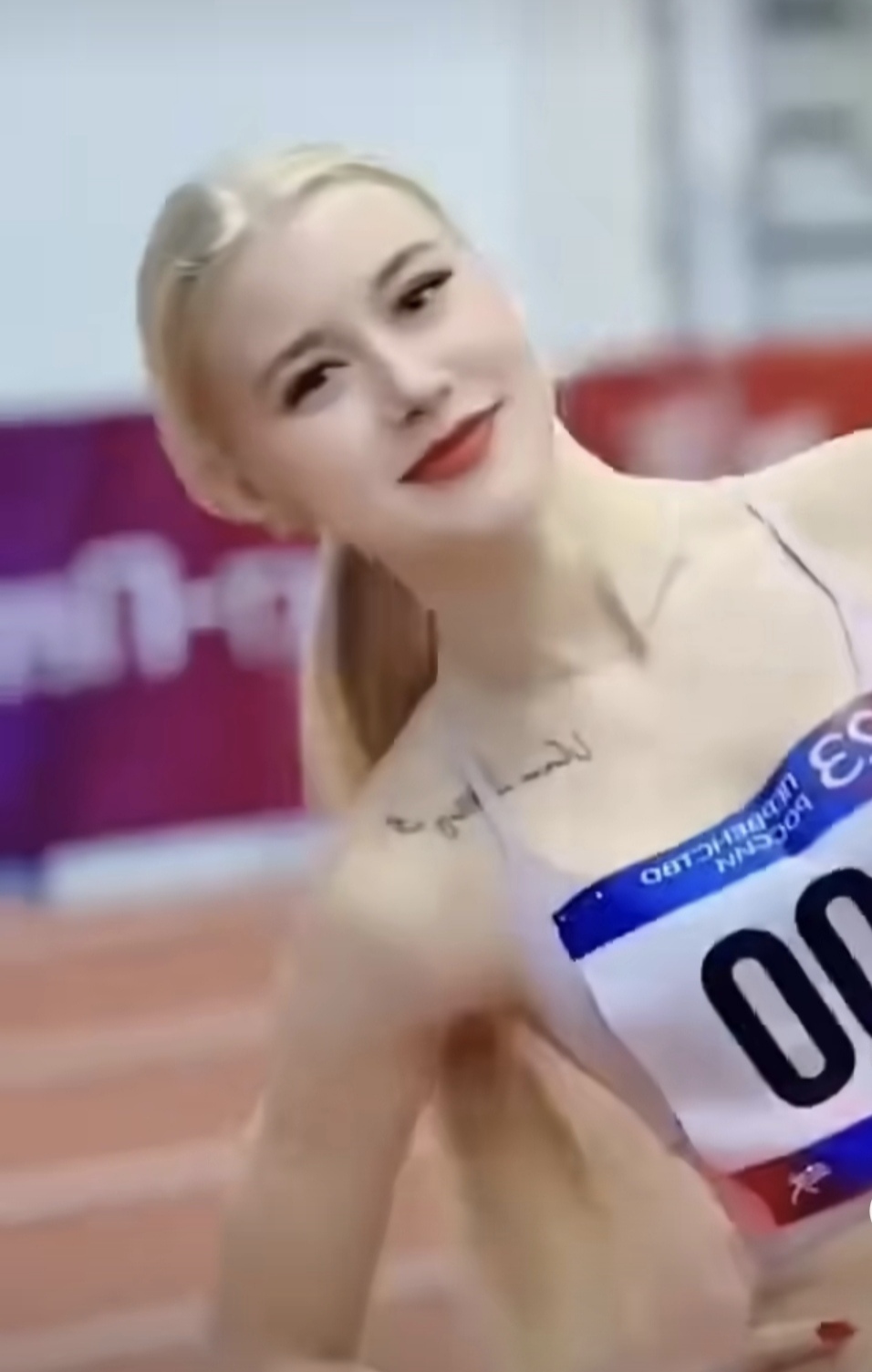 俄罗斯跳高运动员优雅登顶荣获杯赛金牌的简单介绍