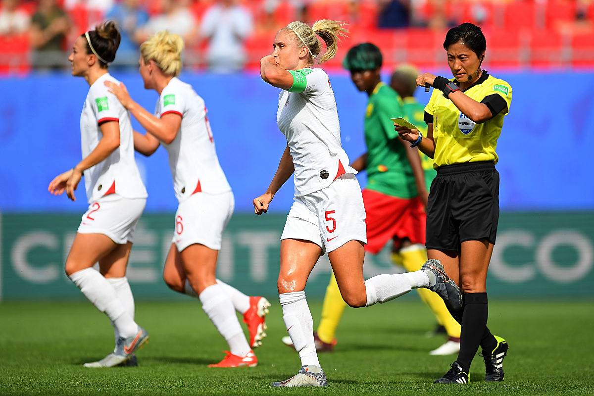 关于激动人心的足球比赛,女队员们敢于挑战的信息 关于激动人心的足球比赛,女队员们敢于挑战的信息